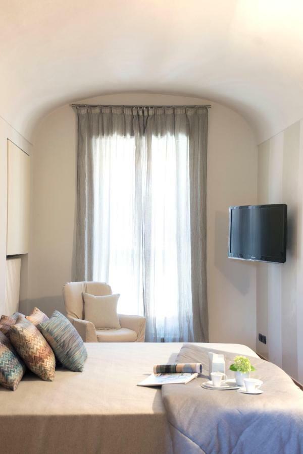 La Finestra Sul Borgo Apartment Alba  Exterior photo
